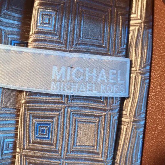 Michael Kors all silk tie - Picture 3 of 9